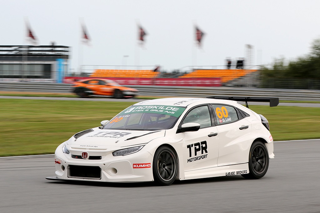 Dennis Lind i Honda Civic FK7
(Foto: Motorsporten.dk)